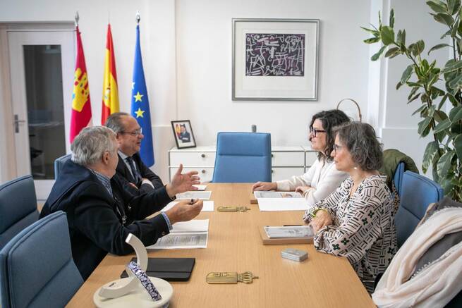 El Gobierno de Castilla-La Mancha está destinando más de un millón de euros a la instalación de una resonancia magnética nuclear en la Facultad de Farmacia de Albacete. El consejero de Educación, Cultura y Deportes, Amador Pastor, ha visitado estas insta