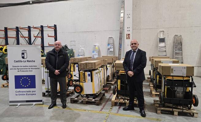 El Gobierno regional entrega equipos electrógenos a 17 agrupaciones de Protección Civil con una inversión de 450.000 euros