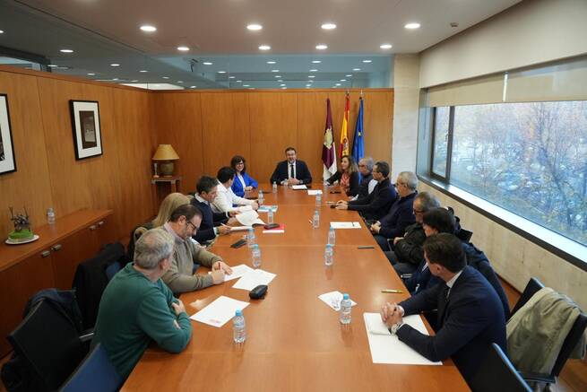 Gobierno regional y sector educativo firman un acuerdo para jubilaciones parciales del profesorado concertado