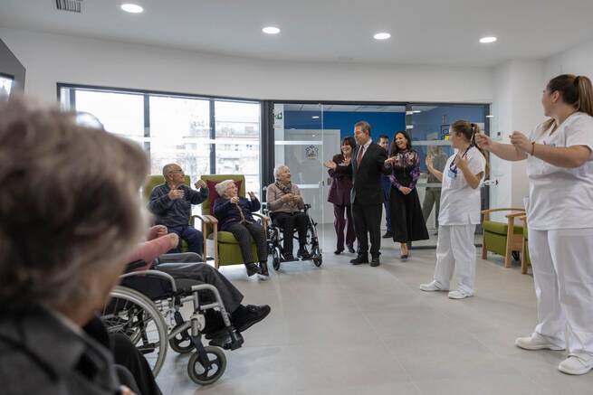 Castilla-La Mancha fortalece su red de residencias con la inauguración de 'La Candelaria' en Elche de Sierra y garantiza financiación hasta 2035