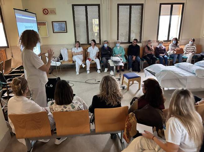 El Hospital Virgen del Valle de Toledo impulsa una Escuela de Familias para reforzar los cuidados y el apoyo a pacientes geriátricos y sus cuidadores