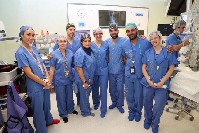 La Unidad de Columna del Hospital Universitario de Toledo realiza la primera cirugía mínimamente invasiva con implante dinámico para corregir la escoliosis idiopática