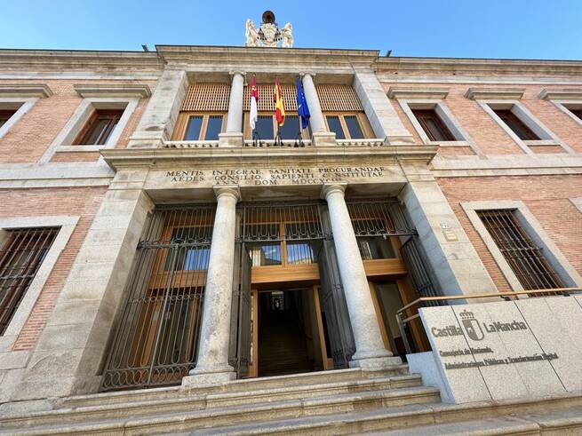 Junta y UCLM lanzan un plan para certificar las competencias digitales de la ciudadanía