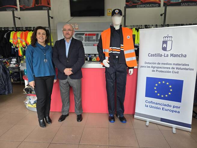 Entregados 523 lotes de uniformes al personal voluntario de 36 agrupaciones de Protección Civil de Castilla-La Mancha