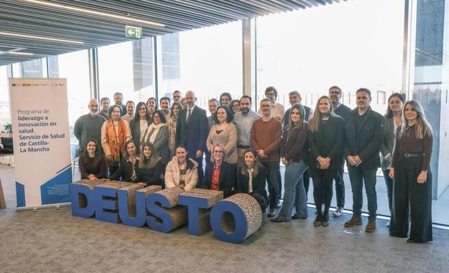 Castilla-La Mancha forma a 30 profesionales sanitarios en liderazgo e innovación con un programa de Deusto Business School