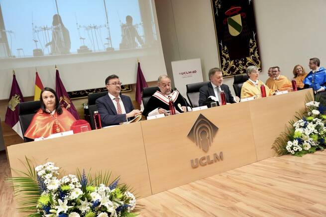 La UCLM celebra la festividad de Santo Tomás de Aquino con reconocimientos académicos y anuncia un nuevo Contrato-Programa