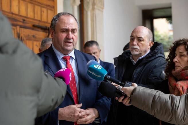 García-Page se reúne con regantes del Segura y Júcar para defender una planificación hidrológica adaptada a cada territorio