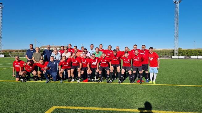Encuentro solidario y deportivo entre veteranos del Betis y Villamayor en Corral de Calatrava (Ciudad Real)