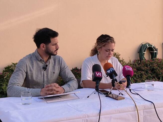 Alberto Parrilla y su pareja denuncian persecución política en Valdepeñas tras polémica por uso del auditorio