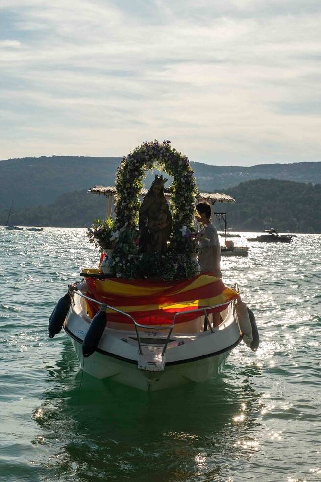 La Virgen del Carmen navega en Entrepeñas con el embalse al 80% de capacidad