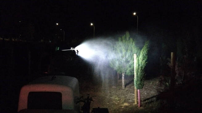 Azuqueca de Henares aplica un tratamiento nocturno contra la procesionaria del pino para prevenir riesgos sanitarios