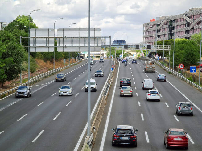 La nueva regulación de tráfico para 2026 priorizará el transporte público y restringirá el acceso de vehículos con un solo ocupante a los carriles VAO