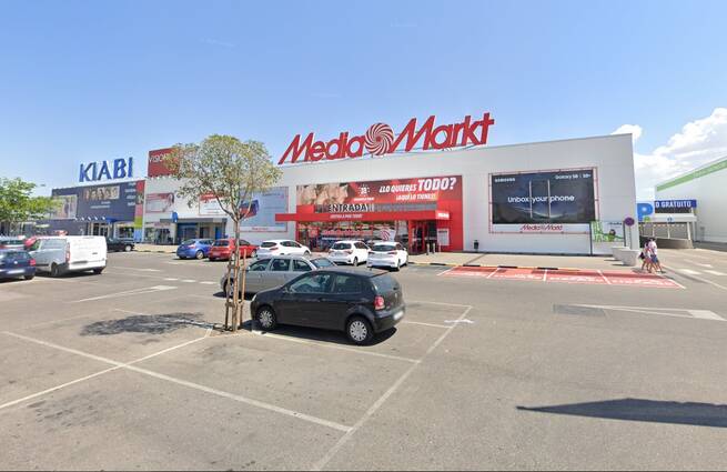 Un atraco en centro comercial Abadía de Toledo deja un vigilante herido