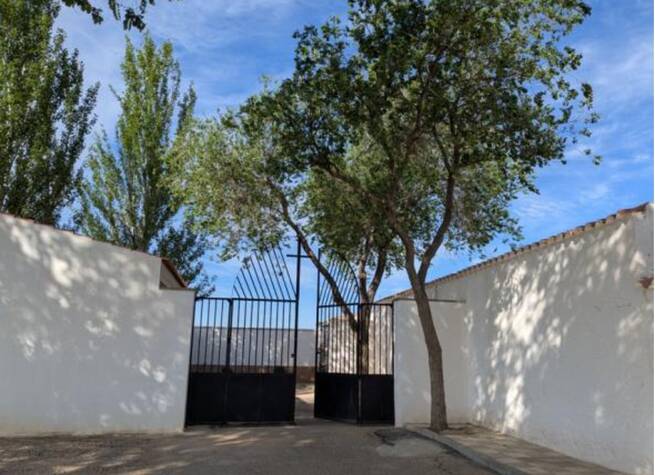 Albacete invertirá casi 50.000 euros en mejorar los accesos y el interior del cementerio de Santa Ana
