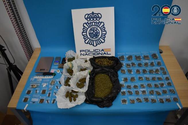 La Policía Nacional detiene a tres personas en Puertollano por vender droga cerca de centros escolares