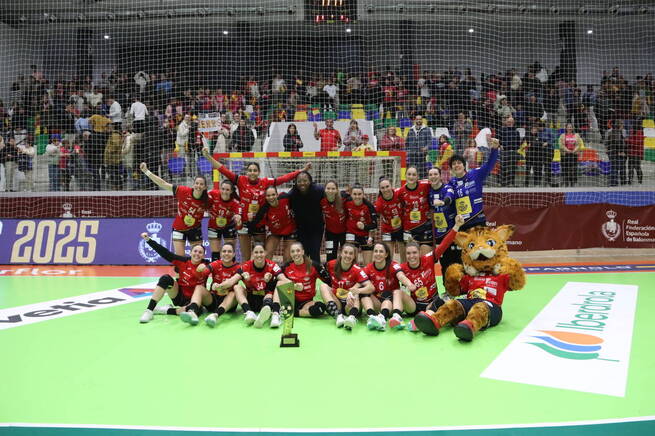 Las Guerreras conquistan el Torneo Internacional de Manzanares con Carmen Arroyo como estrella local