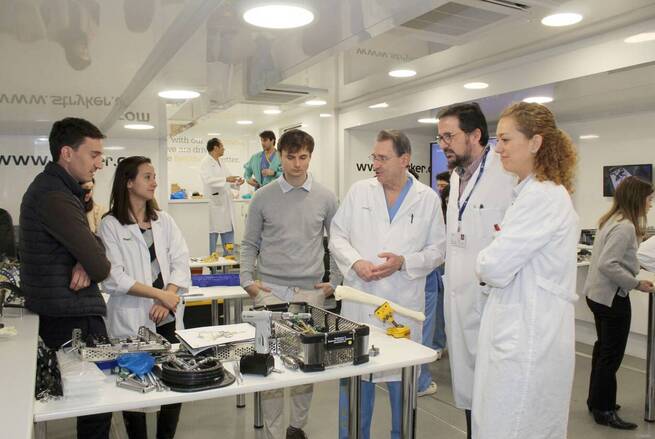 Un camión-taller acerca los últimos avances en traumatología a médicos y estudiantes de Ciudad Real
