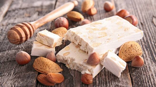 El turrón encarece un 16% en un año por el alza de la almendra y el huevo, según un estudio de OCU