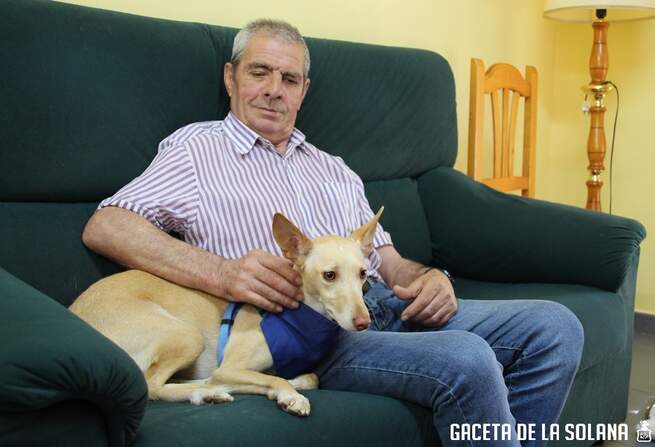 El poder de la terapia asistida con perros en la Vivienda de Mayores de La Solana