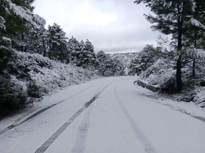 La nieve dificulta la circulación en varias carreteras de Albacete con restricciones al tráfico pesado