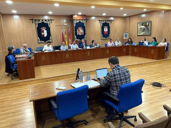 El Pleno conoce los avances en el proceso para cubrir 3 plazas de Policía Local en el Ayuntamiento de Villarrubia de los Ojos