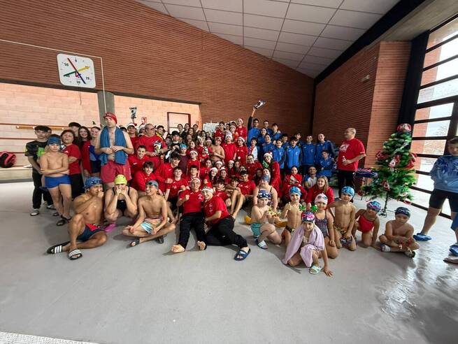 El Club Natación Ciudad Real domina su XXVI Trofeo de Navidad con récord nacional y relevos inclusivos