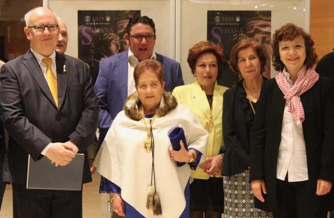 La alcaldesa de Alcázar animó a hermandades y cofradías a “trabajar juntos para engrandecer la Semana Santa y convertirla en Fiesta de Interés Turístico Regional”