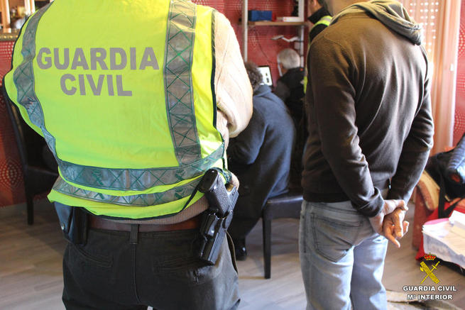Imagen: La Guardia Civil detiene en España a 19 personas por tenencia y distribución en Internet de material con abusos y explotación sexual infantil