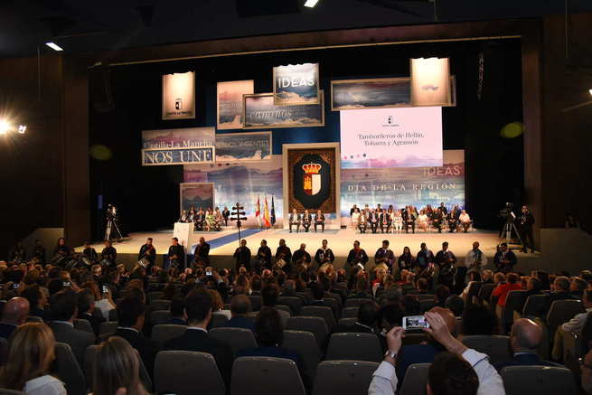 García-Page reconoce el “honor” que le supone la mayoría absoluta  en las elecciones autonómicas y se compromete a devolverlo “con más trabajo”