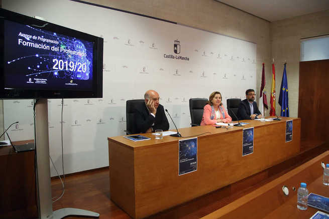 El Gobierno regional realizará cerca de 1.900 acciones formativas para este curso dirigidas a la totalidad del profesorado de Castilla-La Mancha