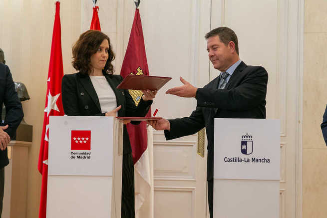 Castilla-La Mancha y la Comunidad de Madrid rubrican el convenio de la tarjeta de transporte que ejemplifica “el sentido cooperativo de las autonomías”