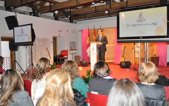 Caballero dice que la sociedad no alcanzará un desarrollo digno si no es en plena igualdad entre hombres y mujeres Caballero dice que la sociedad no alcanzará un desarrollo digno si no es en plena igualdad entre hombres y mujeres