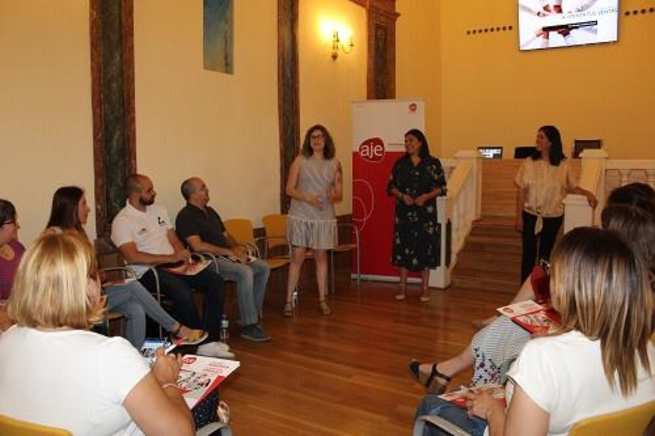 AJE Valdepeñas cerró su curso formativo con un taller sobre ventas y prepara nuevos actos para septiembre