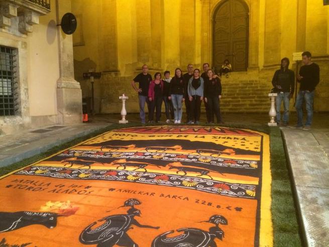 Imagen: La Junta avanza la posibilidad de que las alfombras de serrín de Elche de la Sierra sean declaradas Bien de Interés Cultural (BIC)