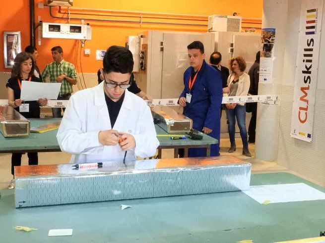 Javier Huertas, alumno del IES Azuer de Manzanares, gana el CLM Skills de refrigeración