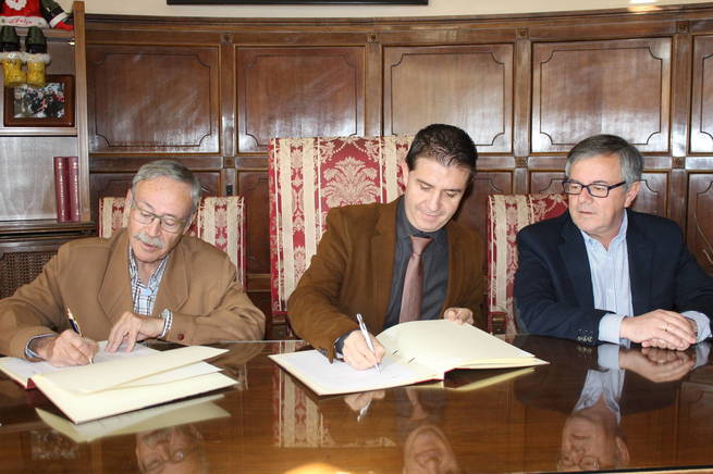 La Diputación firma un convenio con la Junta de Cofradías de Hellín para la difusión de la Semana Santa