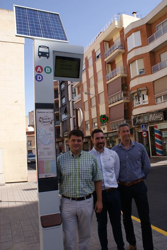El Ayuntamiento instala cargadores USB para Smartphone y Tablets en todos los autobuses públicos de Albacete