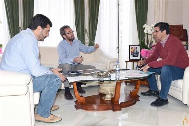 Caballero y el alcalde de Brazatortas (Ciudad Real) acuerdan el arreglo de la CR-5021 que comunica con Cabezarrubias