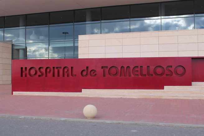 Trasladadas al hospital dos personas afectadas por inhalación de humo tras un incendio en Tomelloso