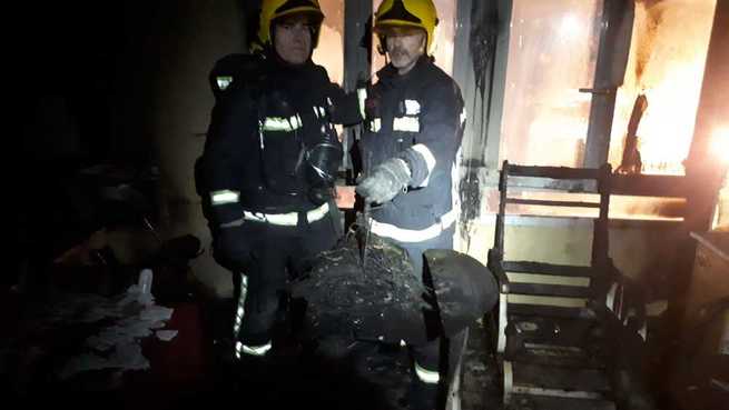 Una persona queda atrapada en un balcón tras iniciarse un incendio en una vivienda de Tomelloso