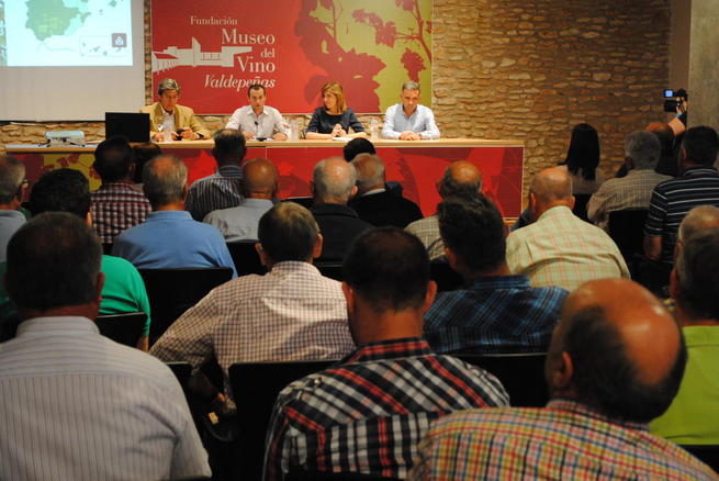 Imagen: Valdepeñas se adhiere a la Asociación Española de Municipios del Olivo (AEMO)