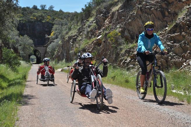 Imagen: La Fundación del Hospital Nacional de Parapléjicos, causa social de Ecovidrio en la Vuelta ciclista a España