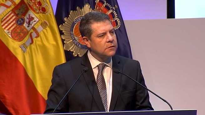 García-Page defiende el derecho a la igualdad en términos absolutos y agradece a la Policía Nacional su trabajo para garantizarlo