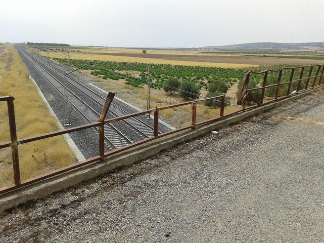 Imagen: El Ayuntamiento de Villacañas pide que se arreglen varios puentes que cruzan sobre las vías del ferrocarril