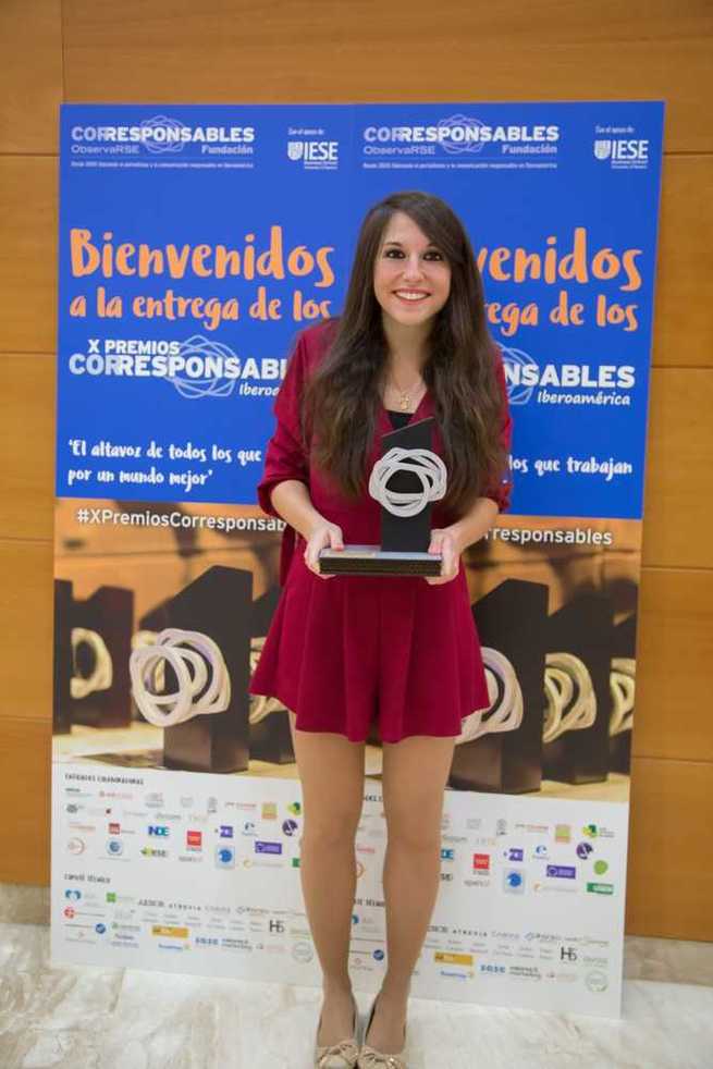 La alcazareña Victoria Carrazoni, recibió el Premio “Corresponsables” por la campaña #PaintGold