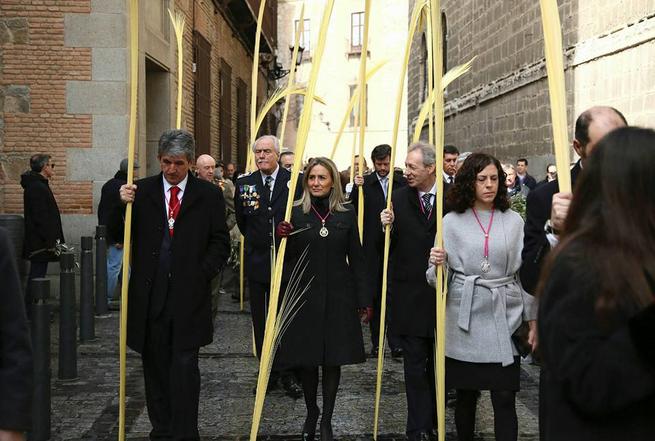 Imagen: Tolón participa por primera vez como alcaldesa en la procesión del Domingo de Ramos