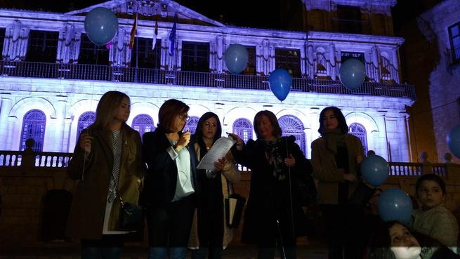 Imagen: El Ayuntamiento ilumina su fachada de azul con motivo del Día Mundial del Autismo e insta a “fomentar la inclusión y tolerancia”
