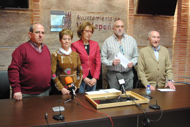Imagen: El Consistorio entrega 1.482 euros de la recaudación del Carnaval a AFAD