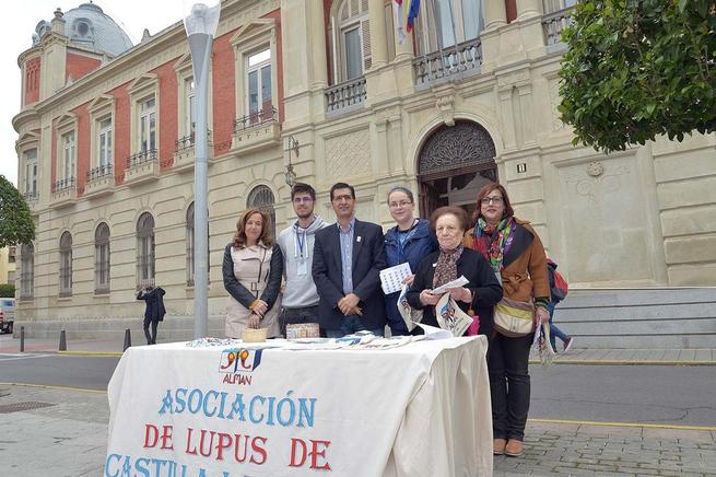 Imagen: La diputación de Ciudad Real colabora en la cuestación anual contra el lupus