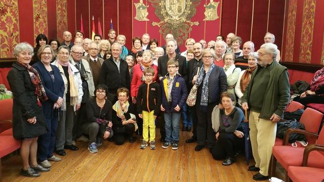 Imagen: El Ayuntamiento de Toledo recibe a una delegación, compuesta por medio centenar de personas, de la ciudad hermanada de Agen